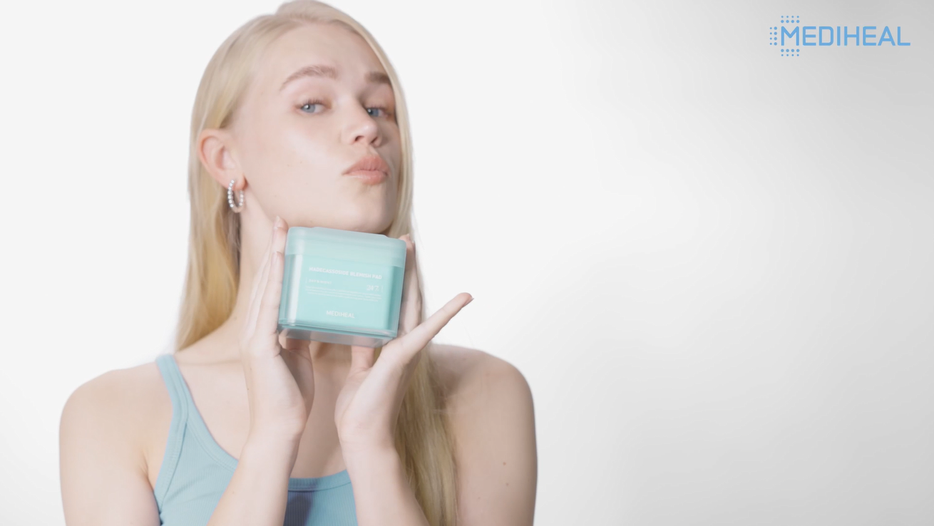 Load video: MEDIHEAL Toner Pads - Madecassoside Blemish Pad